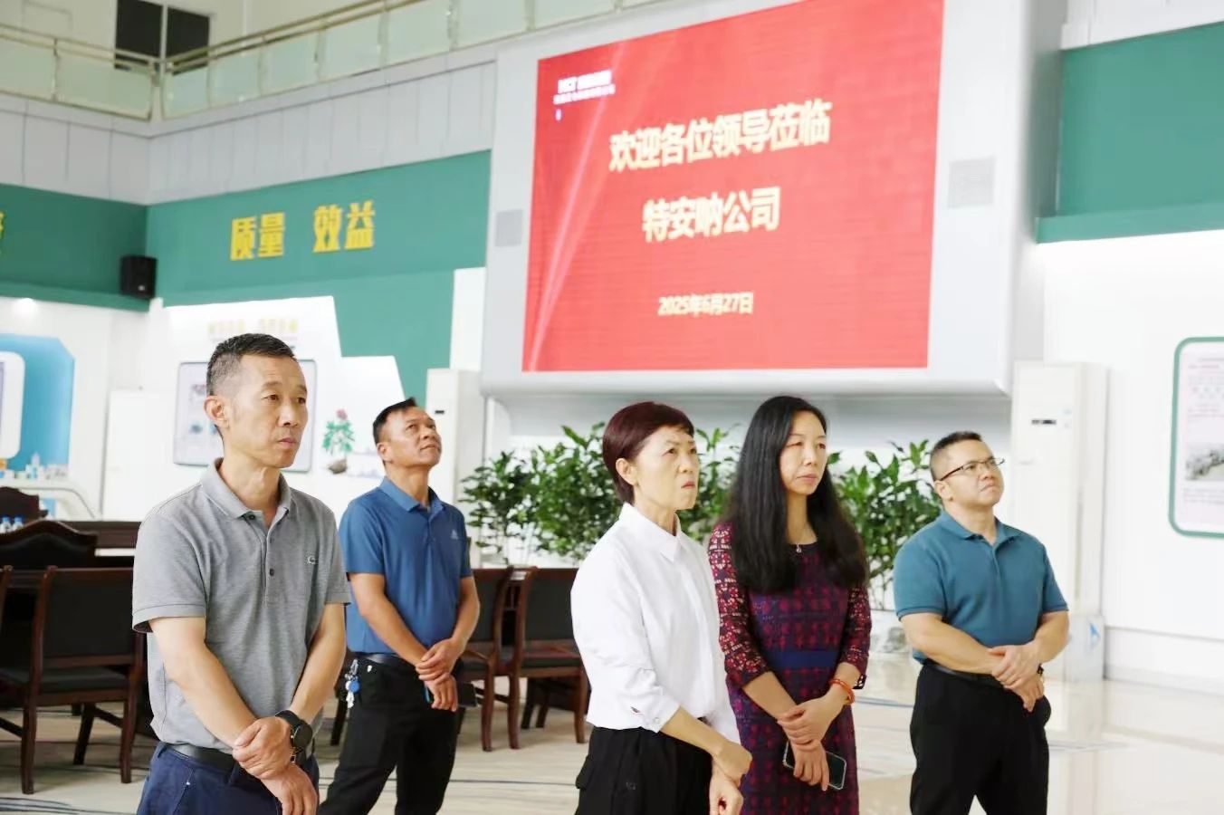 文山州政協(xié)副主席侯桂芬蒞臨特安吶公司開(kāi)展科技支撐創(chuàng)新發(fā)展專題調(diào)研